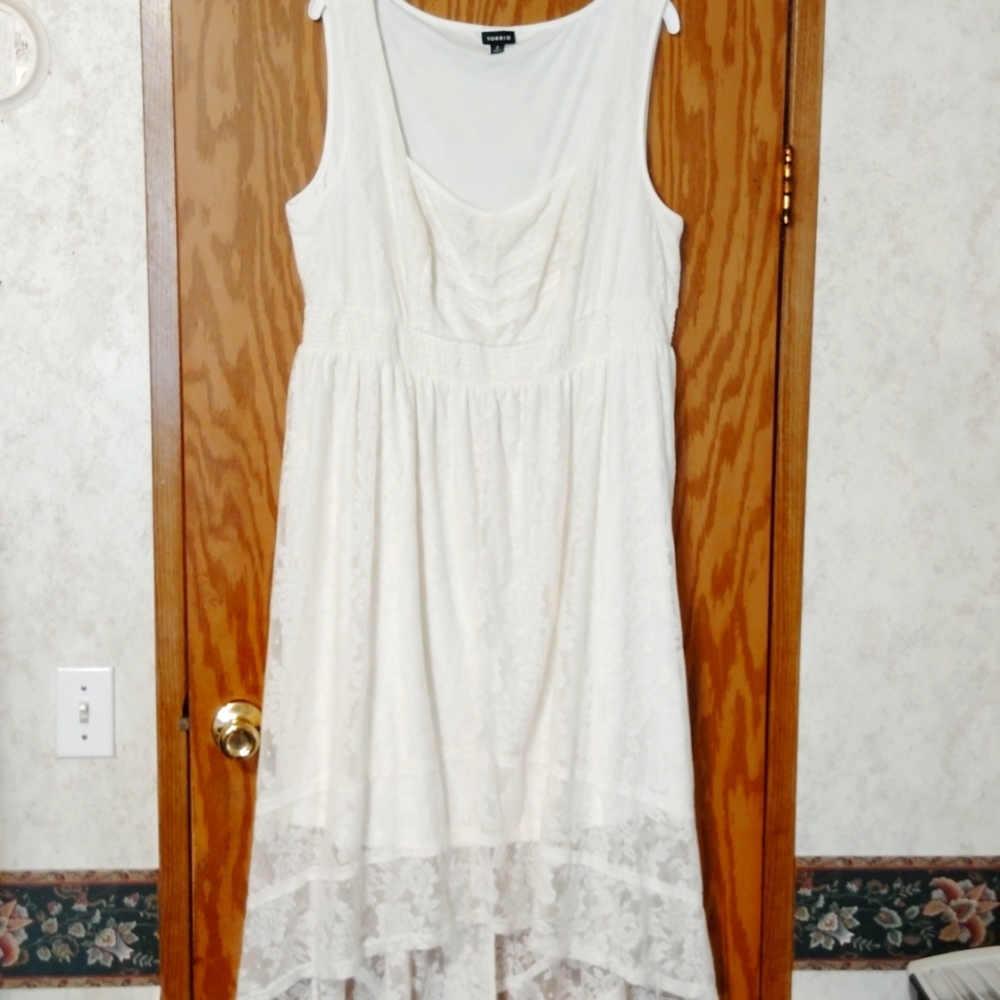 torrid 2 Ivory High-Low Lace Dress
